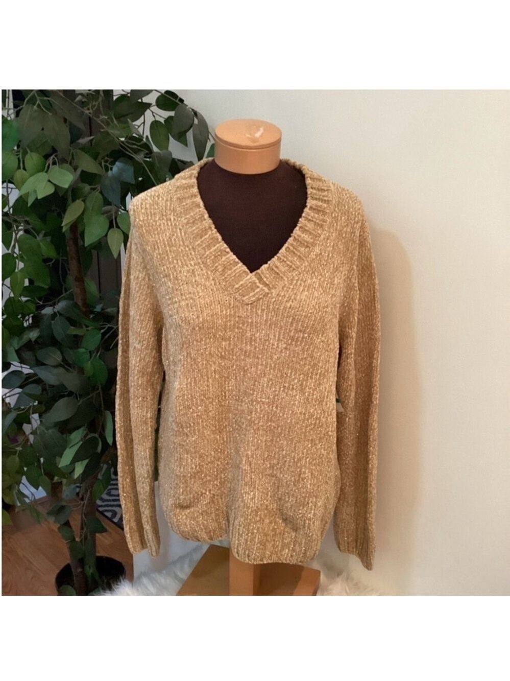 Studio Works Women’s Large v neck pullover long sleeve sweater silver metallic